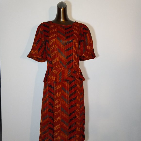 peplum, crew-neck, rust crepe printed dress, vintage from late 1970s-early 1980s - Picture 3 of 15